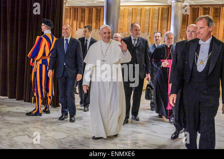 Vatikan-Stadt. 8. Mai 2015. Papst Francis Treffen der italienischen Tennis-Federetion - Nervi Hall, Vatican City 8 kann 2015 Credit: wirklich Easy Star/Alamy Live News Stockfoto