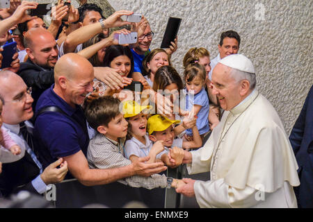 Vatikan-Stadt. 8. Mai 2015. Papst Francis Treffen der italienischen Tennis-Federetion - Nervi Hall, Vatican City 8 kann 2015 Credit: wirklich Easy Star/Alamy Live News Stockfoto