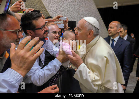 Vatikan-Stadt. 8. Mai 2015. Papst Francis Treffen der italienischen Tennis-Federetion - Nervi Hall, Vatican City 8 kann 2015 Credit: wirklich Easy Star/Alamy Live News Stockfoto