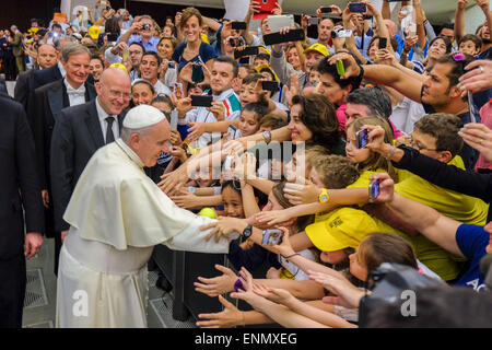 Vatikan-Stadt. 8. Mai 2015. Papst Francis Treffen der italienischen Tennis-Federetion - Nervi Hall, Vatican City 8 kann 2015 Credit: wirklich Easy Star/Alamy Live News Stockfoto