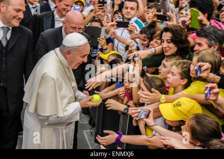 Vatikan-Stadt. 8. Mai 2015. Papst Francis Treffen der italienischen Tennis-Federetion - Nervi Hall, Vatican City 8 kann 2015 Credit: wirklich Easy Star/Alamy Live News Stockfoto