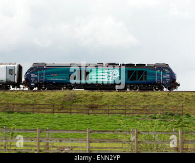 DRS-Klasse 68 Diesellok mit Geschwindigkeit, Warwickshire, UK Stockfoto