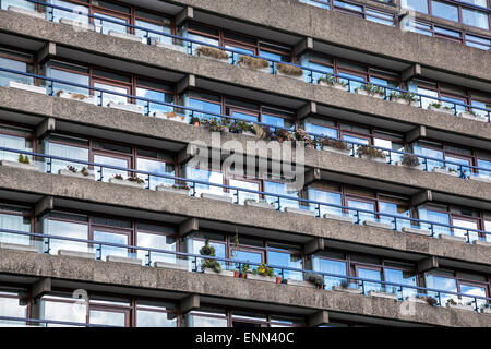 Detail des John Trundle Court in der Barbican Estate, London, England Stockfoto