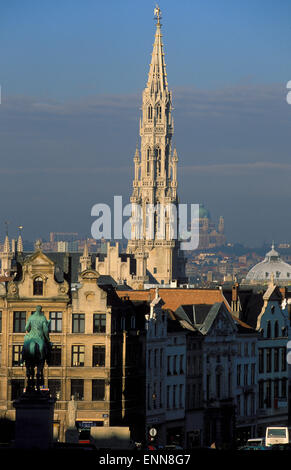 BEL, Belgien, Brüssel, Blick von Le Mont des Arts, das Rathaus, im Hintergrund die nationalen Basilika.  BEL, Belgien, Bru Stockfoto