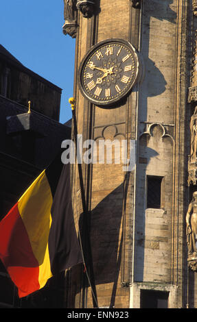 BEL, Belgien, Brüssel, die Uhr am Rathaus am Grand Place.  BEL, Belgien, Bruessel, sterben Uhr bin Rathaus Auf Dem Grand Stockfoto