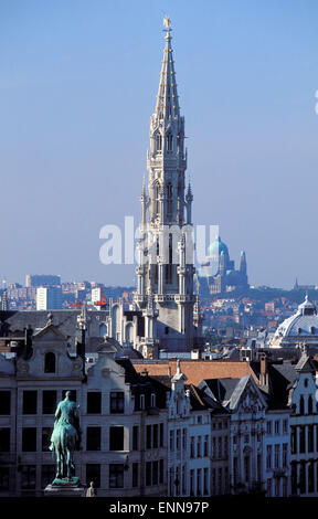 BEL, Belgien, Brüssel, Blick von Le Mont des Arts, das Rathaus, im Hintergrund die nationalen Basilika.  BEL, Belgien, Bru Stockfoto