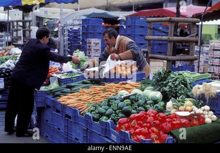BEL, Belgien, Brüssel, Markt am Gare du Midi.  BEL, Belgien, Bruessel, Markt bin Gare du Midi. Stockfoto