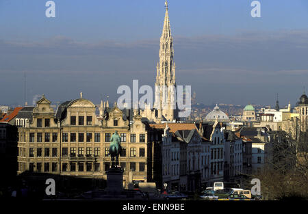 BEL, Belgien, Brüssel, Blick von Le Mont des Arts, das Rathaus, im Hintergrund die nationalen Basilika.  BEL, Belgien, Bru Stockfoto