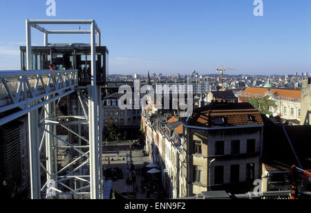 BEL, Belgien, Brüssel, Blick von der Place Polaert zum Bezirk Marollen, Aufzug von der Place Polaert hinunter die distri Stockfoto