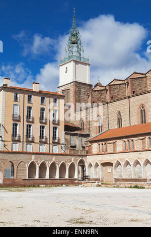 Glockenturm der Kathedrale von Perpignan, Languedoc-Roussillon, Frankreich. Stockfoto