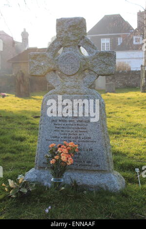 Spike Milligans Grabstein Winchelsea, East Sussex, England, auf dem St. Thomas-Kirchhof beigesetzt Stockfoto