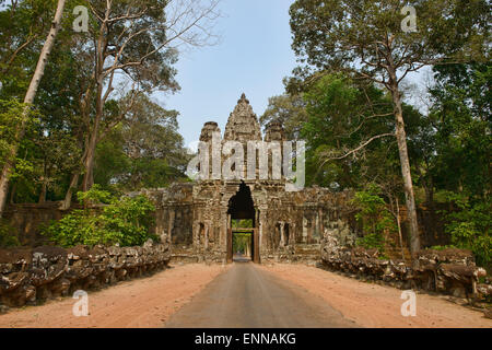 Das Osttor von Angkor Thom in Angkor Wat in Siem Reap, Kambodscha Stockfoto