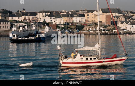 AJAXNETPHOTO. HERZLICH, ENGLAND. -FAHRZEUG UND FUßGÄNGER FÄHRE ÜBERFAHRT VON HERZLICH NACH DEVONPORT. FOTO: JONATHAN EASTLAND/AJAX REF: TC4914 6 3A Stockfoto