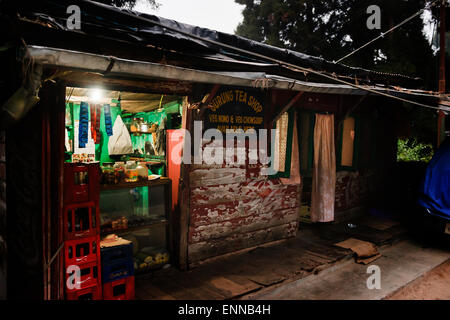 Exterieur der Gurung Teegeschäft in Darjeeling. Stockfoto