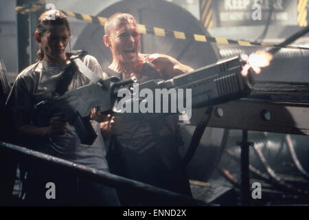 Todesmaschine, Großbritannien 1995, aka: Monster aus Stahl, Regie: Stephen Norrington, Monia: Ely Pouget, Martin McDougall: Stockfoto