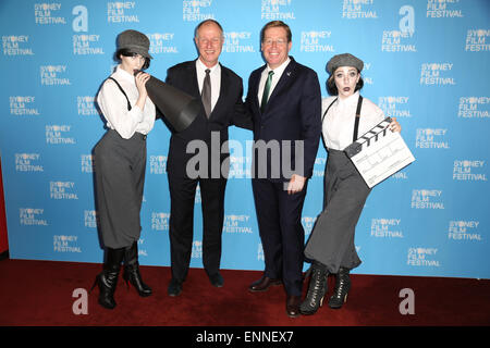 6. Mai 2015. 62. Sydney Film Festival starten, L-r: Lexus Deutschland CEO Sean Hanley und Minister Troy Grant mit Platzanweiser. Stockfoto