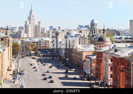 über Blick auf Lubyanskaya und Nowaja Platz in Moskau im Frühling Stockfoto