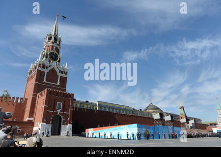 Moskau, Russland. 9. Mai 2015. Die Militärparade zum 70. Jahrestag der Sieg des zweiten Weltkriegs beginnt in Moskau, Russland, 9. Mai 2015. Bildnachweis: Jia Yuchen/Xinhua/Alamy Live-Nachrichten Stockfoto