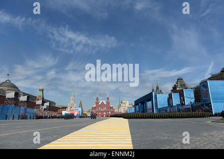 Moskau, Russland. 9. Mai 2015. Die Militärparade zum 70. Jahrestag der Sieg des zweiten Weltkriegs beginnt in Moskau, Russland, 9. Mai 2015. Bildnachweis: Jia Yuchen/Xinhua/Alamy Live-Nachrichten Stockfoto