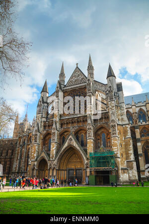 LONDON - APRIL 5: Westminster Abbey Kirche (Stiftskirche St. Peter in Westminster) am 5. April 2015 in London, Vereinigtes Königreich. Stockfoto