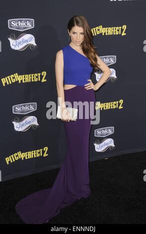 Los Angeles, CA, USA. 8. Mai 2015. Anna Kendricks im Ankunftsbereich für PITCH PERFECT 2 Premiere, Nokia Theatre L.A. LIVE, Los Angeles, CA 8. Mai 2015. Bildnachweis: Dee Cercone/Everett Collection/Alamy Live-Nachrichten Stockfoto