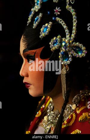 Ein Reisender chinesischen Operntruppe durchführen für Chinese New Year im Wat Phlapphla Chai, Chinatown, Bangkok. 31. Januar 2014. Stockfoto