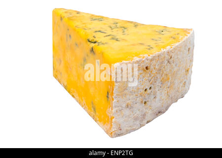 Shropshire Blauschimmelkäse ausgeschnitten oder isoliert auf einem weißen Hintergrund, UK. Stockfoto