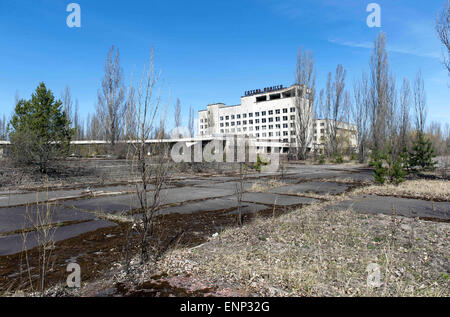 Tschernobyl, Ukraine. 23. April 2015. Hotel in der verlassenen Stadt Pripjat, das ehemalige Wohnhaus an die Arbeiter von der Tschernobyl-Reaktor. © Hans Van Rhoon/ZUMA Wire/ZUMAPRESS.com/Alamy Live-Nachrichten Stockfoto