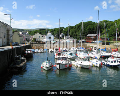 Kleine Boote vor Anker in Laxey Harbor Isle Of Man Stockfoto