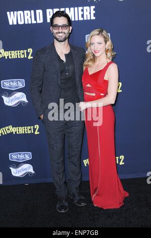 New York, NY, USA. 8. Mai 2015. Brittany Snow, Tyler Hoechlin im Ankunftsbereich für PITCH PERFECT 2 Premiere, Nokia Theatre L.A. LIVE, New York, NY 8. Mai 2015. Bildnachweis: Elizabeth Goodenough/Everett Collection/Alamy Live-Nachrichten Stockfoto