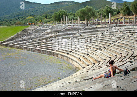 Terrassen des Stadions gut erhaltenen antiken Messene (Messini), The Pelponnese, Griechenland Stockfoto