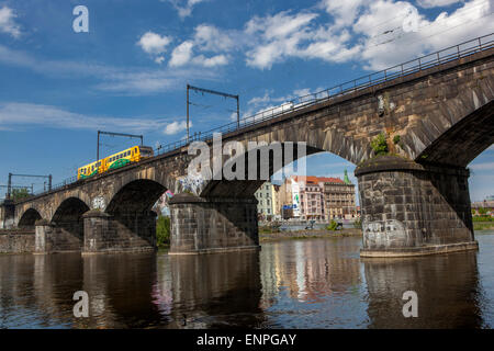 Die negrelli Viadukt ist nach der Charles Brücke, die zweitälteste noch bestehende Brücke über den Fluss der Moldau in Prag. Stockfoto