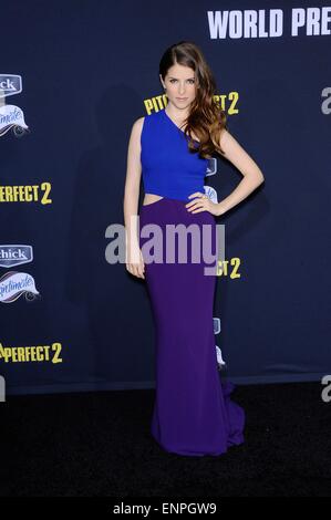 Anna Kendricks im Ankunftsbereich für PITCH PERFECT 2 Premiere, Nokia Theatre L.A. LIVE, Los Angeles, CA 8. Mai 2015. Foto von: Michael Germana/Everett Collection Stockfoto