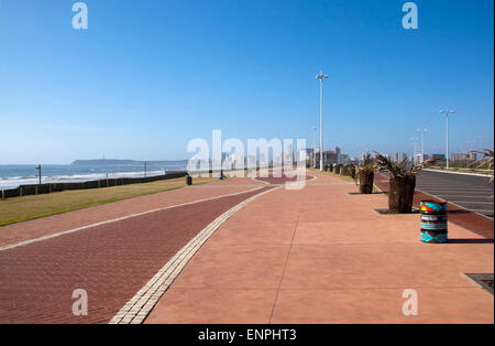 leere gepflasterter Weg Promenade mit Hotels in Durbans goldenen Meile Distanz Stockfoto