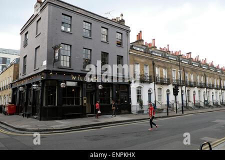 Wilhelm IV. Pub und Ansicht des Gehäuses aus der Ecke der Schäferin zu Fuß und Micawber Street in Islington London N1 KATHY DEWITT Stockfoto