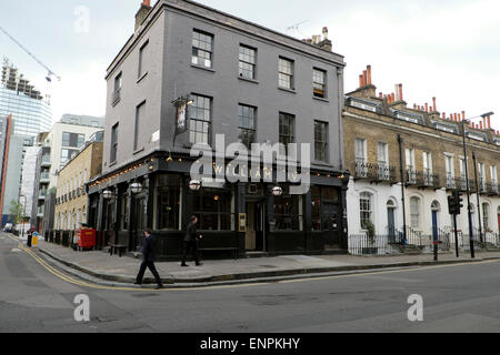 Wilhelm IV. Pub und Blick auf Gehäuse und Lexikon Gebäude aus der Ecke der Schäferin zu Fuß und Micawber Street in Islington London N1 KATHY DEWITT Stockfoto