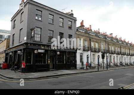 Wilhelm IV. Pub und Ansicht des Gehäuses aus der Ecke der Schäferin zu Fuß und Micawber Street in Islington London N1 KATHY DEWITT Stockfoto