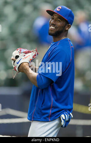 Milwaukee, WI, USA. 9. Mai 2015. Chicago Cubs Center Fielder Dexter Fowler #24 vor Beginn des Hauptliga-Baseball-Spiel zwischen den Milwaukee Brewers und den Chicago Cubs im Miller Park in Milwaukee, Wisconsin. John Fisher/CSM/Alamy Live-Nachrichten Stockfoto