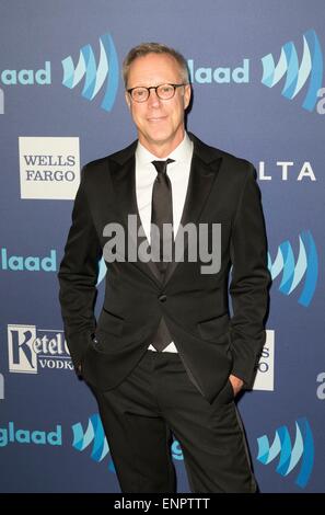 Steven Petrow im Ankunftsbereich für 26. Annual GLAAD Media Awards, The Waldorf-Astoria, New York, NY 9. Mai 2015. Foto von: Lev Radin/Everett Collection Stockfoto