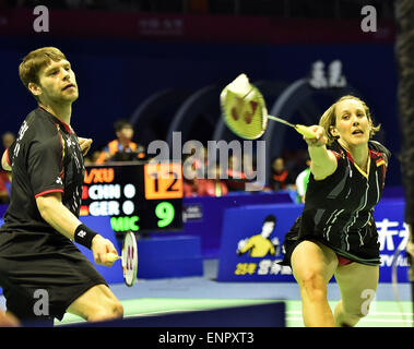 Dongguan, China Guangdong Provinz. 10. Mai 2015. Deutschlands Michael Fuchs/Birgit Michels (R) konkurrieren während des ersten Spiels gegen Chinas Xu Chen/Ma Jin am 2015 Sudirman Cup BWF World Mixed Team Championships-Tag 1 in Dongguan, Ost-China Guangdong Provinz, 10. Mai 2015. Bildnachweis: Liu Dawei/Xinhua/Alamy Live-Nachrichten Stockfoto