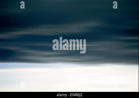 Verschwommene Gewitterwolken Stockfoto