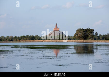 Der Jetavanaramaya Stupa, befindet sich in den Ruinen des Klosters Jetavana, Heilige Weltkulturerbe-Stadt Anuradhapura, Sri Lanka. Stockfoto