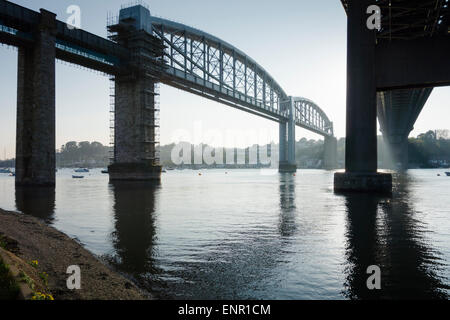 Royal Albert Bridge von Isambard Kingdom Brunel, 1859, über den Fluss Tamar, Devon, von Saltash Durchgang, Plymouth angesehen. Stockfoto