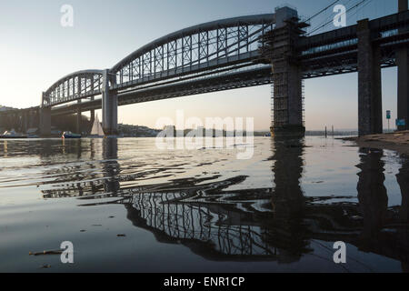 Royal Albert Bridge über den Fluß Tamar von Isambard Kingdom Brunel, betrachtet 1859, von Saltash Durchgang in Plymouth. Stockfoto