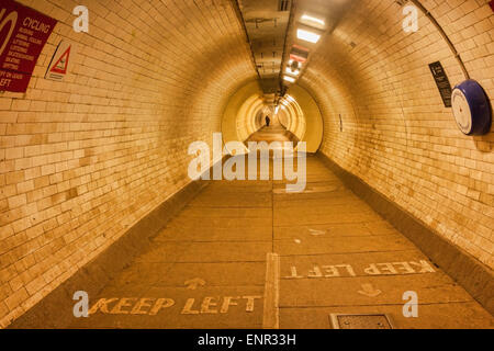 Greenwich Foot Tunnel, London, England, UK. Geht unter der Themse in Greenwich. Stockfoto