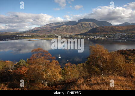 Herbstliche Ansicht des Ben Nevis höchster Berg im Vereinigten Königreich. Stockfoto