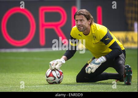 Dortmund, Deutschland. 9. Mai 2015. Dortmunds Torwart Roman Weidenfeller vor der deutschen Fußball-Bundesliga-Fußball-match zwischen Borussia Dortmund und Hertha BSC im Signal Iduna Park in Dortmund, Deutschland, 9. Mai 2015. Das Spiel Ened 2-0. Foto: MAJA HITIJ/Dpa/Alamy Live News Stockfoto