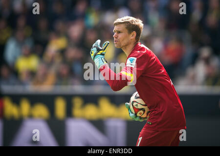 Dortmund, Deutschland. 9. Mai 2015. Berlins Torwart Thomas Kraft Gesten bei der deutschen Fußball-Bundesliga-Fußball zwischen Borussia Dortmund und Hertha BSC im Signal Iduna Park in Dortmund, Deutschland, 9. Mai 2015 übereinstimmen. Das Spiel Ened 2-0. Foto: MAJA HITIJ/Dpa/Alamy Live News Stockfoto