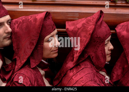 Prozession der Bruderschaft Paso Encarnado am Karfreitags-Prozession der Semana Santa (Karwoche) in Lorca, Provinz Murcia, Spai Stockfoto