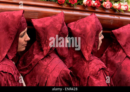 Prozession der Bruderschaft Paso Encarnado am Karfreitags-Prozession der Semana Santa (Karwoche) in Lorca, Provinz Murcia, Spai Stockfoto